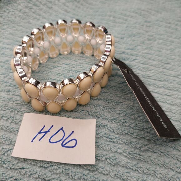 Liz Claiborne Cream And White Stretch Bracelet silver tone gift cottagecore - Picture 6 of 6